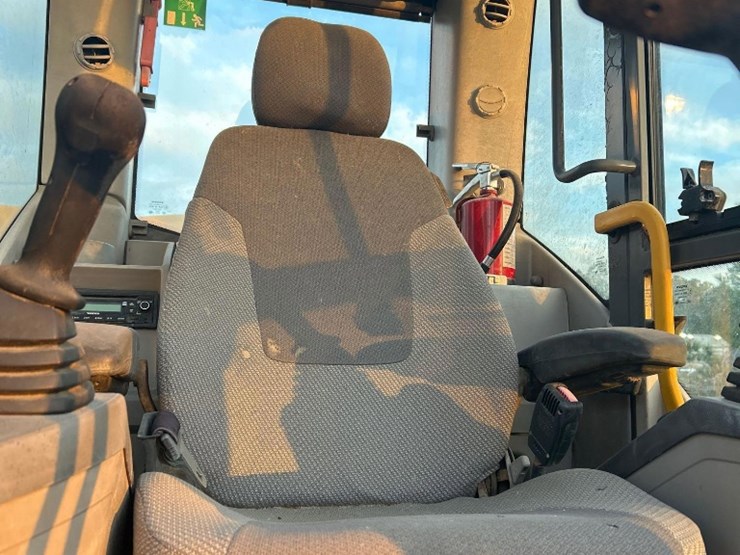 2013-volvo-ec300d-lr-image-15