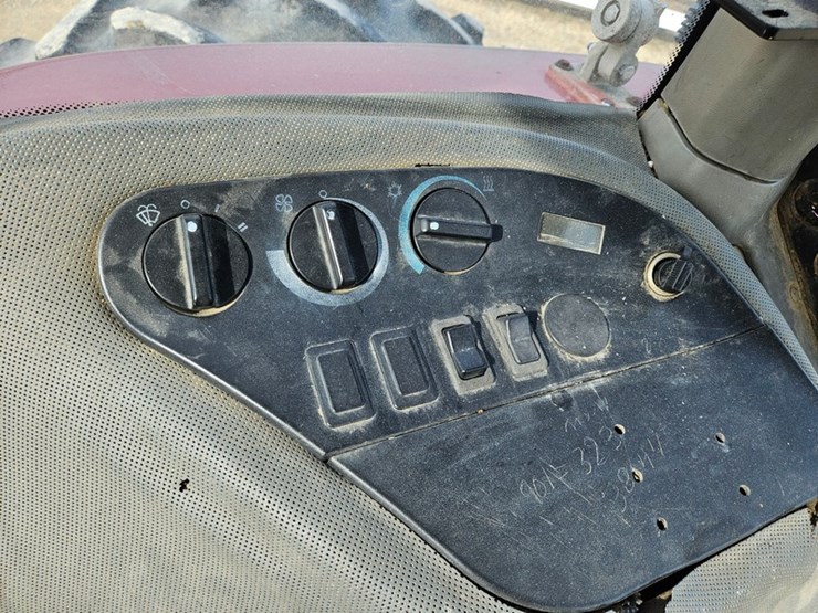 case-ih-mx180-image-40