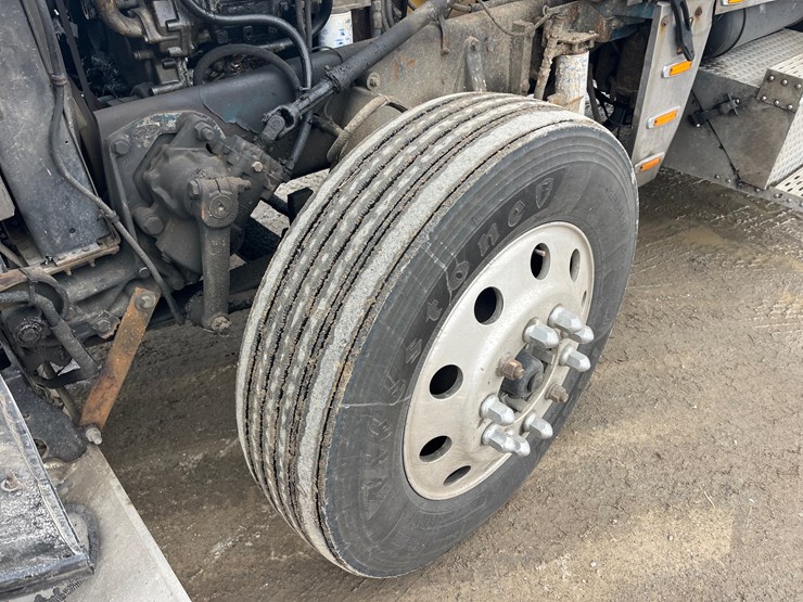 1998-peterbilt-379-image-27