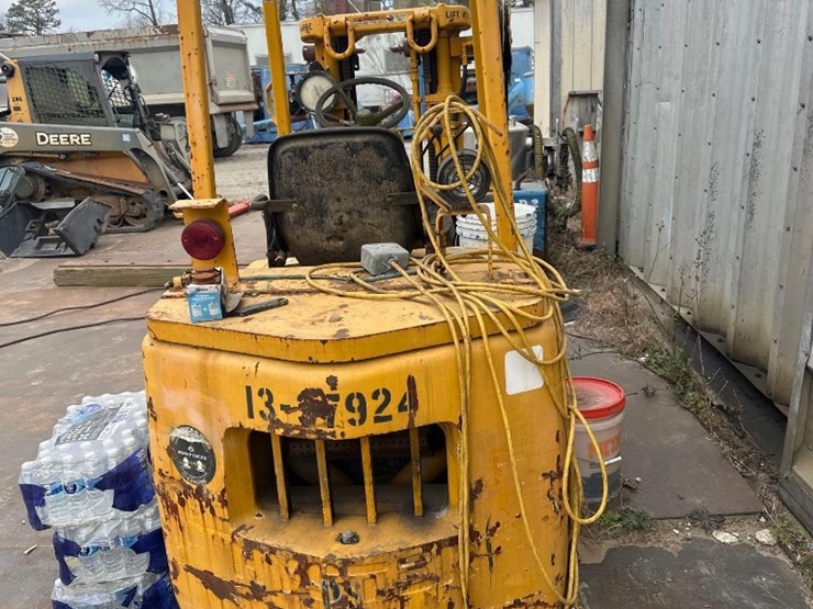 hyster-s60xls-6000lb-forklift-image-3