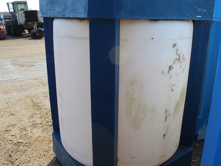 #5135-•-300-gallon-water-tank,-skid-mounted-image-4
