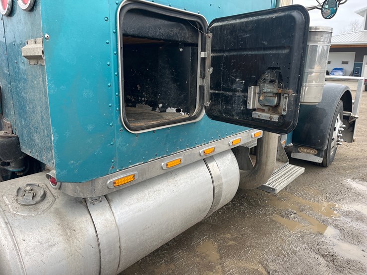 1998-peterbilt-379-image-21