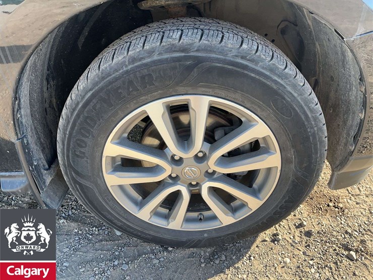 2015-nissan-pathfinder-image-13