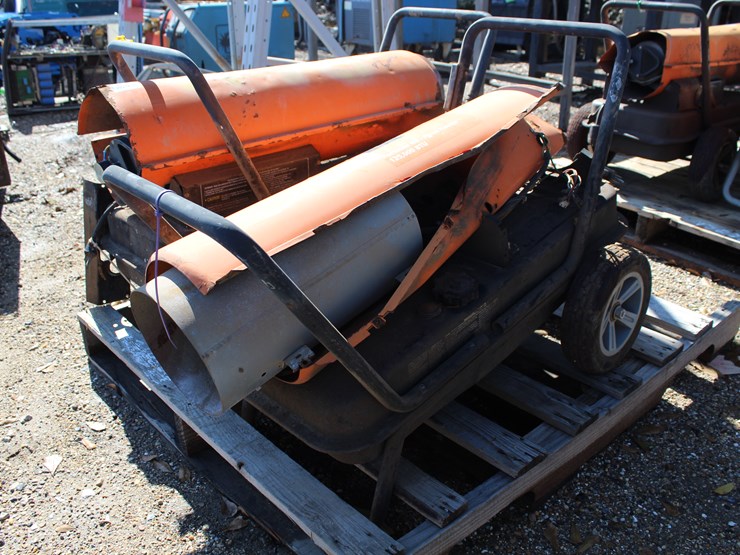 #5200-•-pallet-of-2-portable-oil-heaters-image-2