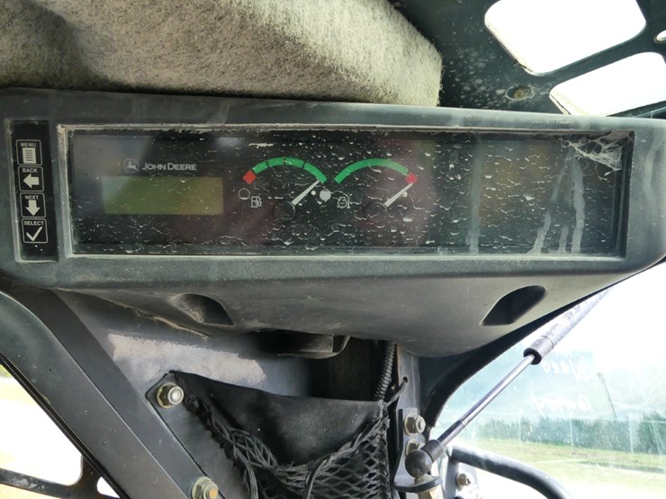 2010-deere-318d-image-15