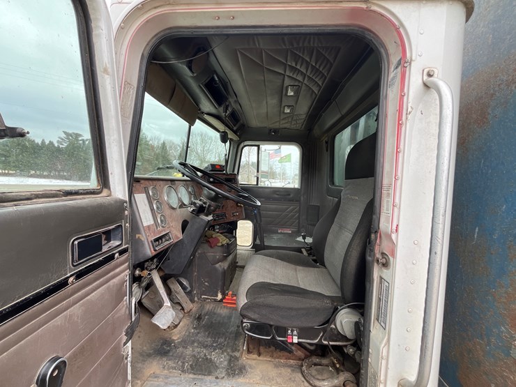 1996-international-5000-image-38