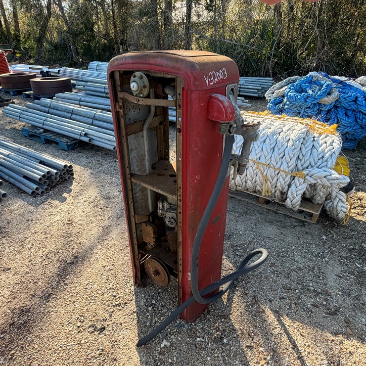 #5120 • OLD GAS PUMP