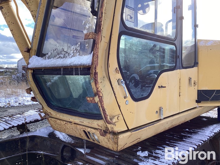 1993-deere-690e-image-9