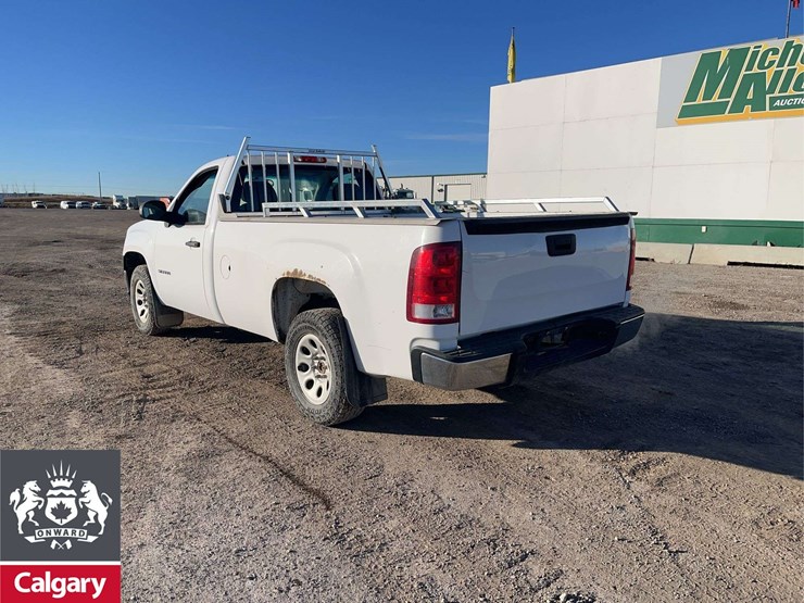 2010-gmc-sierra-1500-image-3