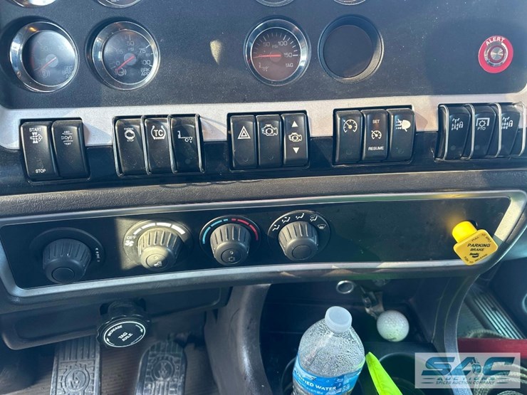 2019-kenworth-t800-image-24