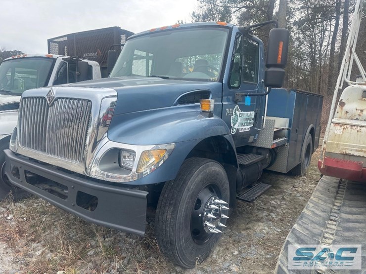 2005-international-7400-image-2