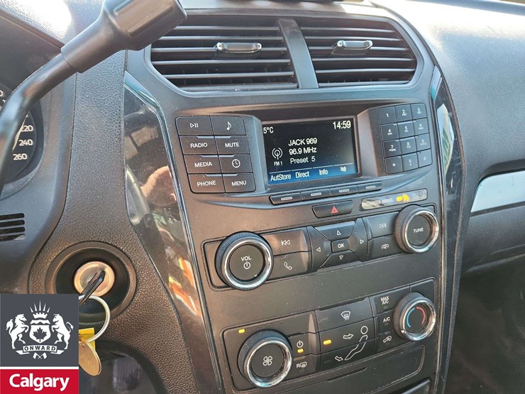 2019-ford-explorer-image-19