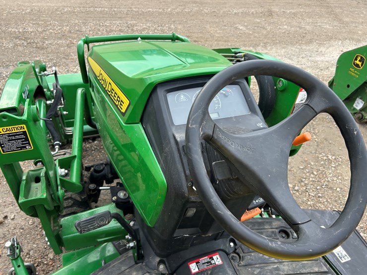 2020-john-deere-1025r-image-18