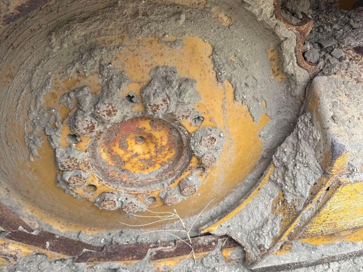 2015-deere-650k-lgp-image-22