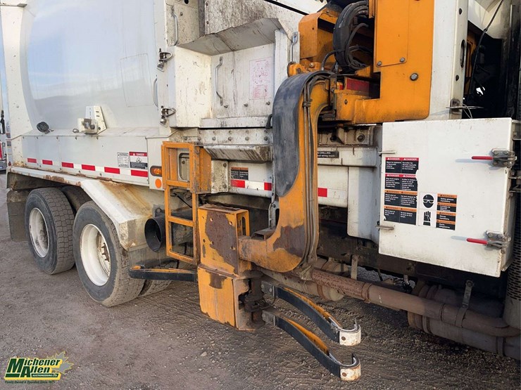 2017-international-workstar-7400-image-24