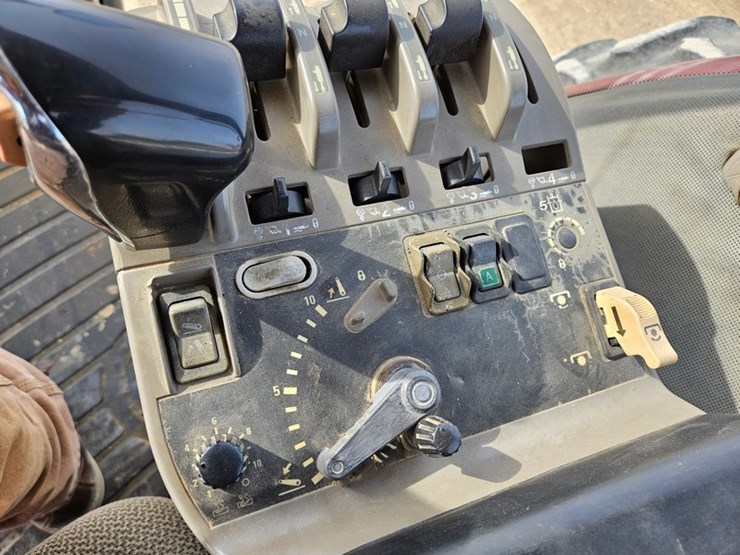 case-ih-mx180-image-36