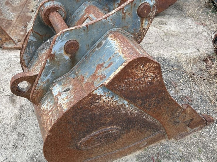 strickland-36in-hydraulic-excavator-bucket-image-3