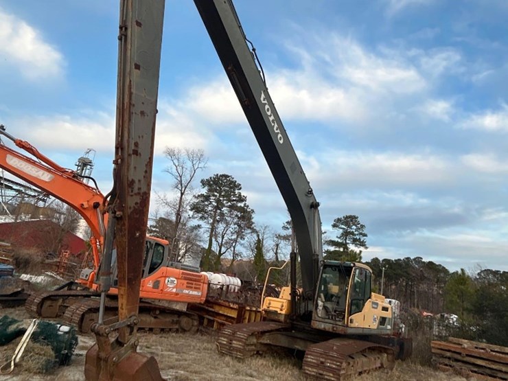 2013-volvo-ec300d-lr-image-1