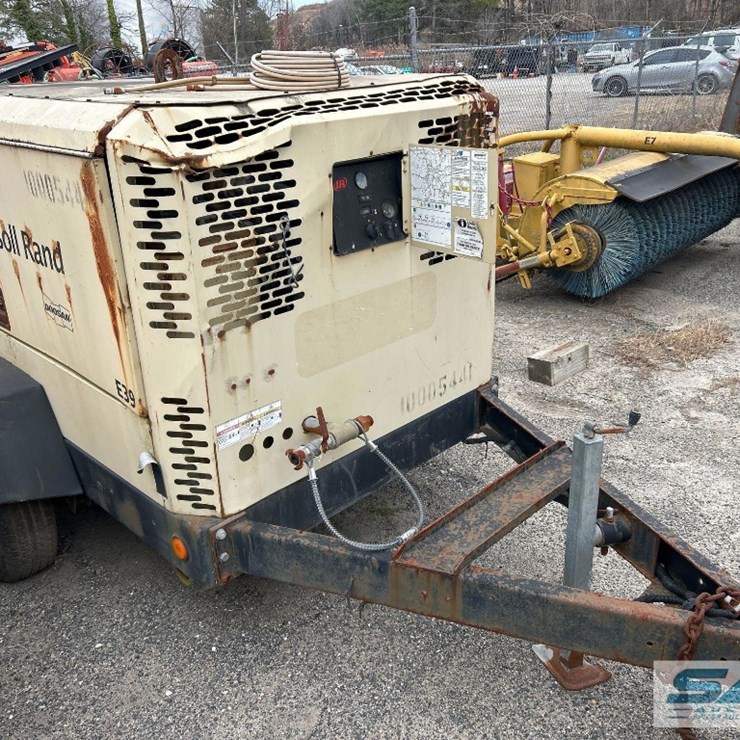 INGERSOLL RAND HP375 S/A PORTABLE AIR COMPRESSOR
