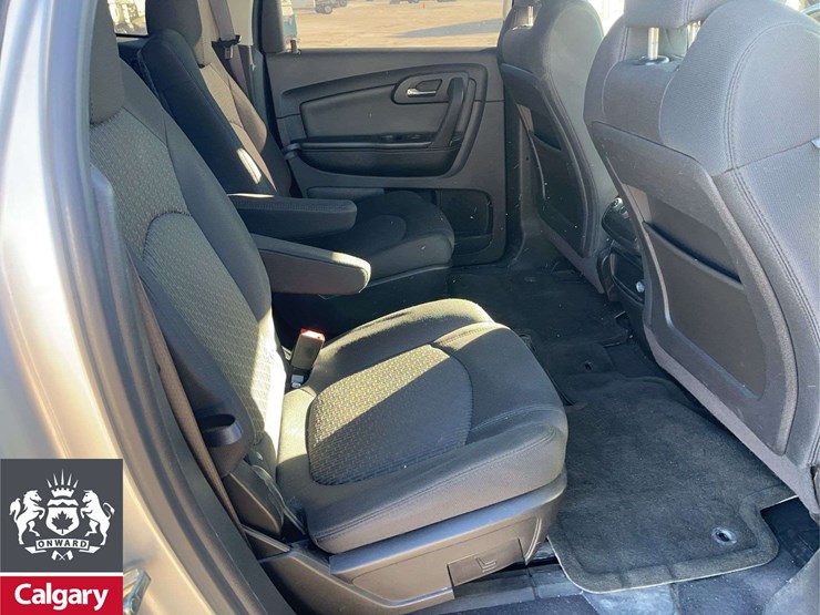 2010-chevrolet-traverse-image-18