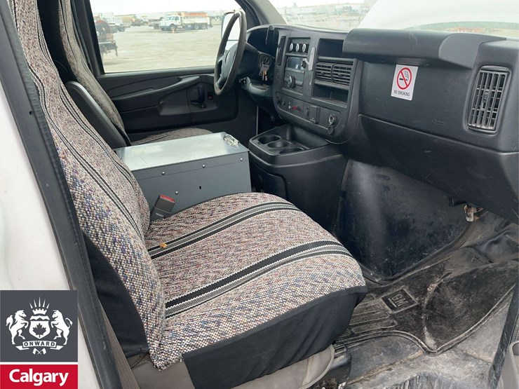 2015-gmc-3500-image-15