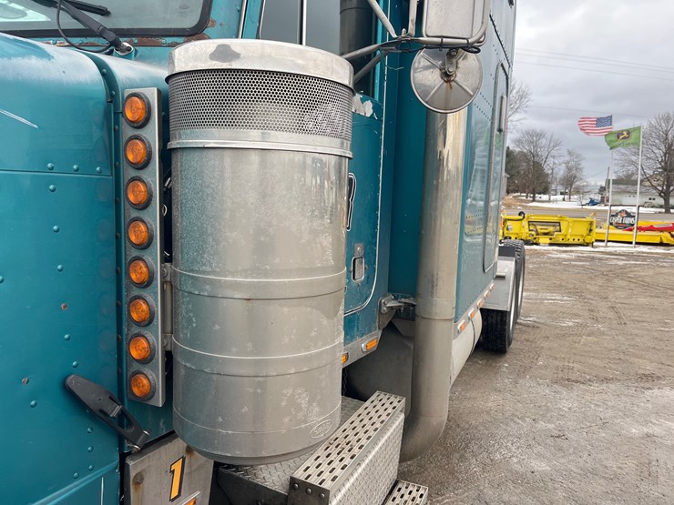 1998-peterbilt-379-image-9