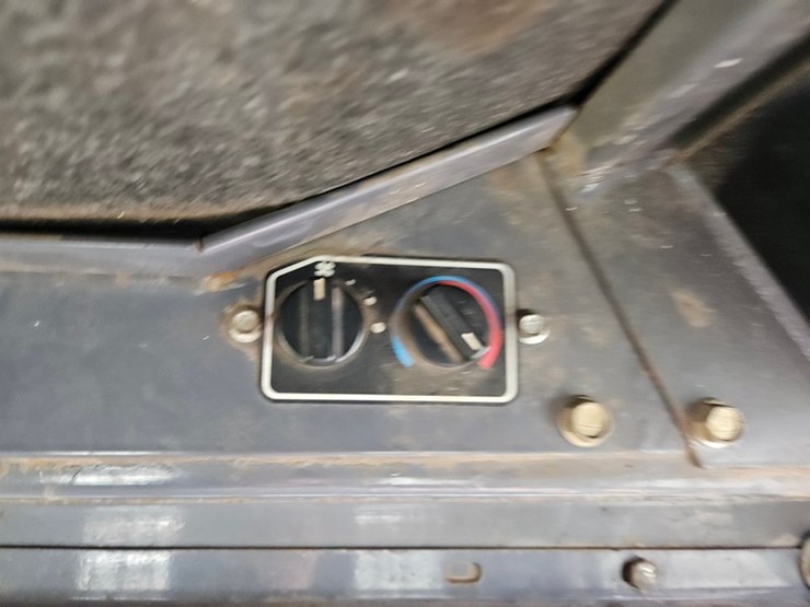 new-holland-ls180-image-28