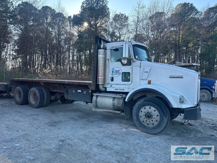 2005-kenworth-t300-image-2