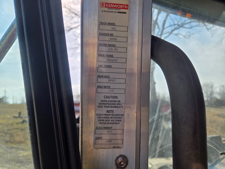 2015-kenworth-t800-image-59