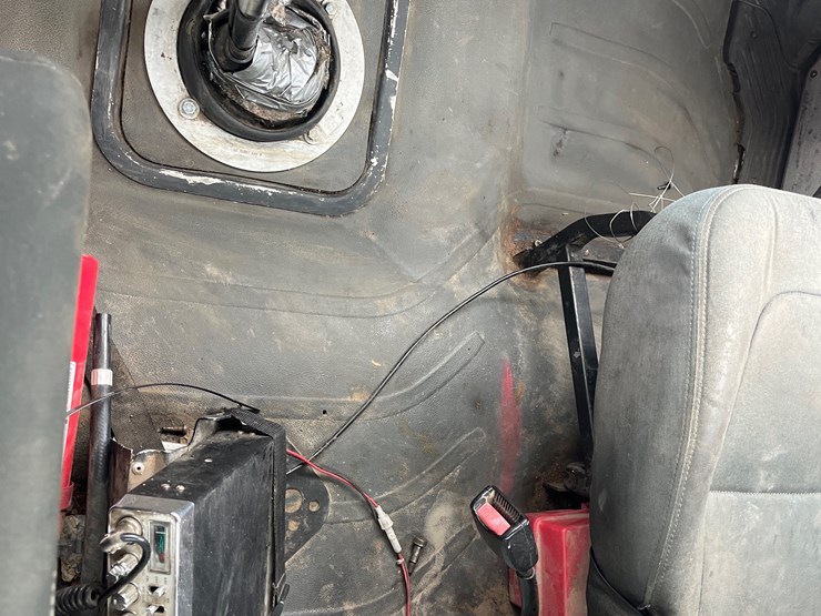 #4882-•-2004-freightliner-business-class-m2-image-27