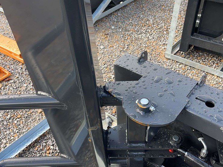 unused-skid-steer-bale-squeeze-attachment-image-5