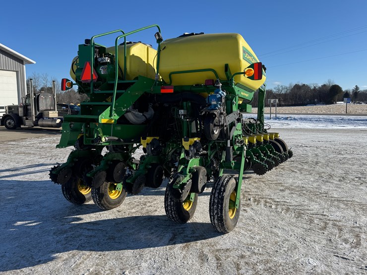 john-deere-1775-image-5