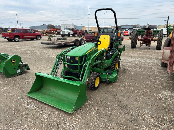 2020-john-deere-1025r-image-1