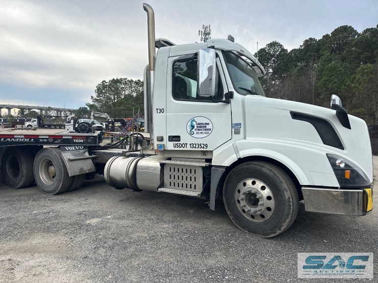 2017-volvo-vnl64-t/a-truck-tractor-image-2