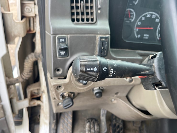 #4884-•-2004-sterling-silage-truck-image-40