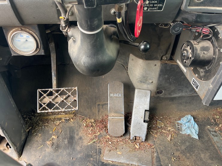 1998-mack-rd690s-image-47