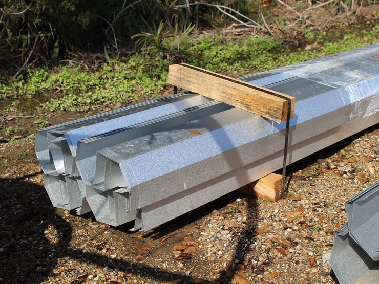 #5150-•-bundle-of-galvanized-gutters-@-14ft-4in,-26g-image-2