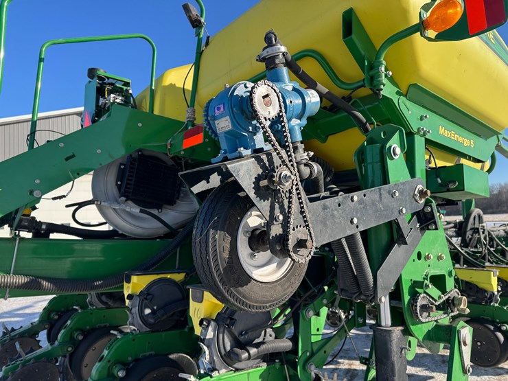 john-deere-1775-image-8