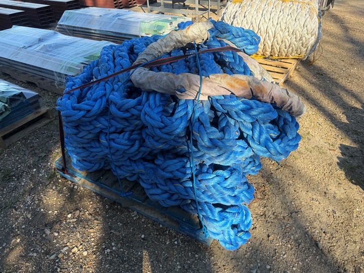 #5122-•-pallet-of-unused-boat-rope-with-loop-on-lens-image-2