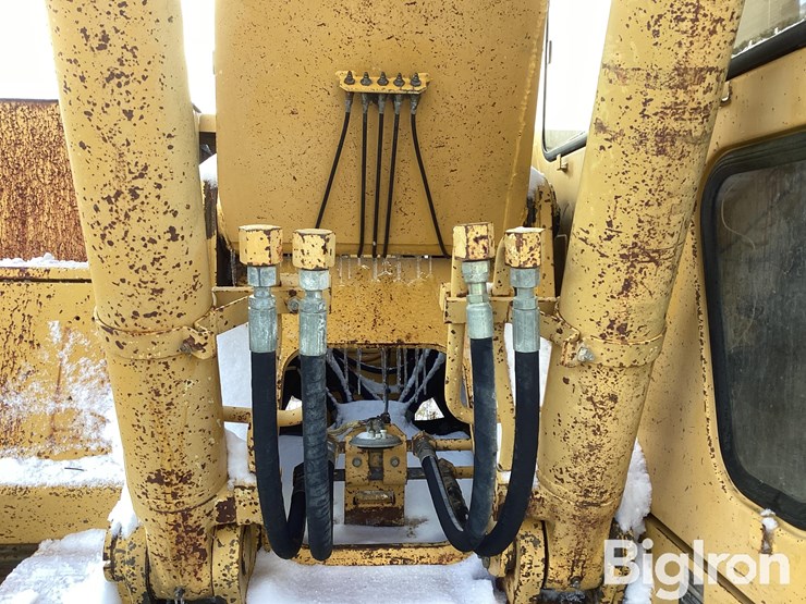 1993-deere-690e-image-10