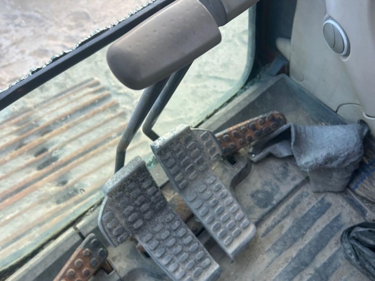 deere-240d-lc-image-6