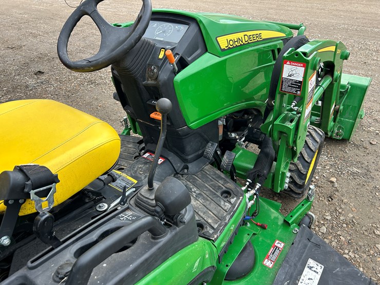 2020-john-deere-1025r-image-27