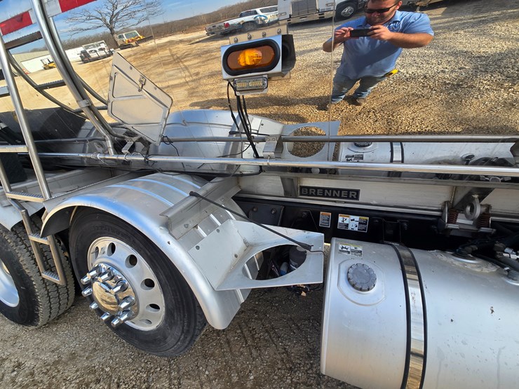 2015-kenworth-t800-image-115