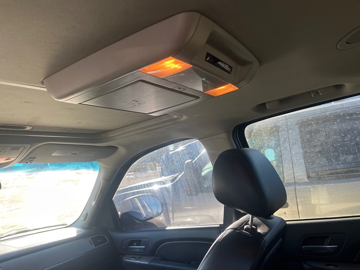 2013-chevrolet-suburban-image-20