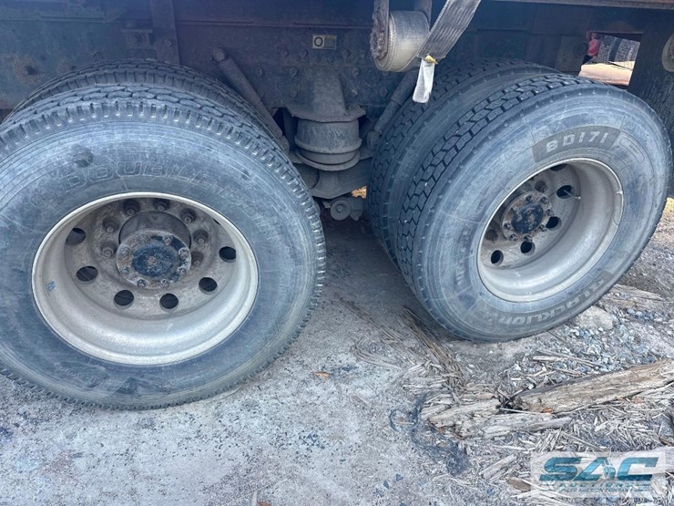 2005-kenworth-t300-image-8