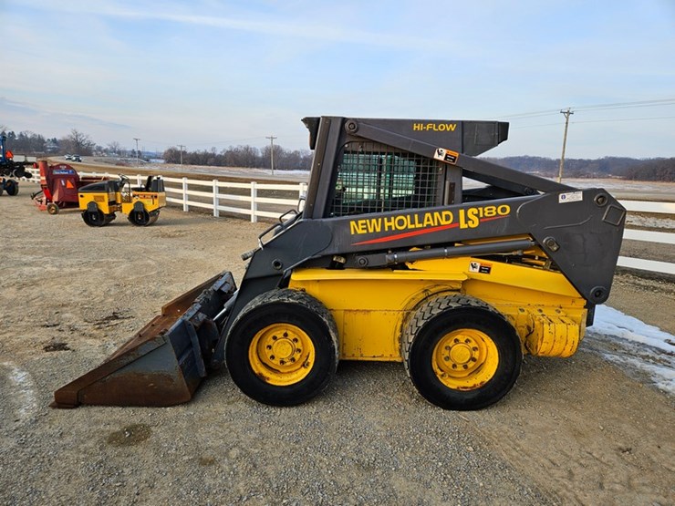 new-holland-ls180-image-2