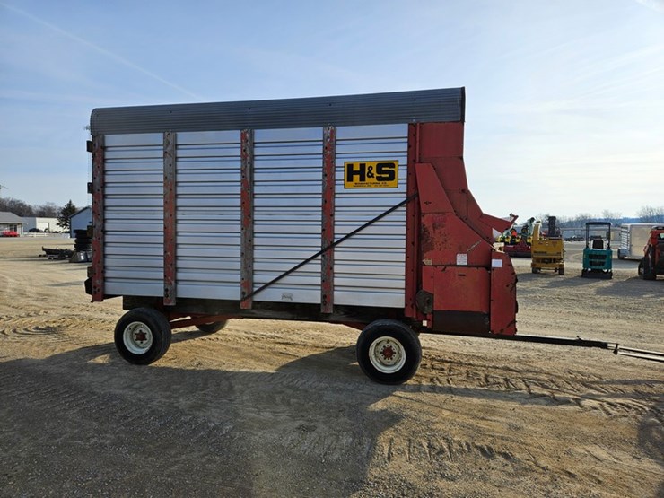 #96-•-h-&-s-14'-forage-wagon-image-6