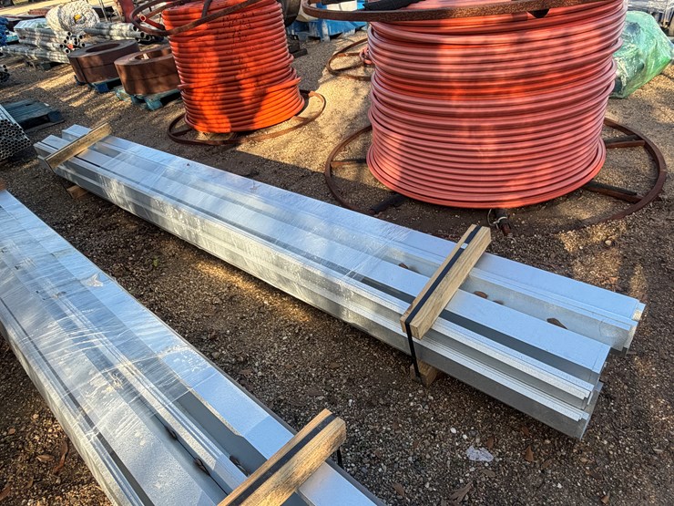 #5149-•-bundle-of-galvanized-gutters-@-14ft-4in,-26g-image-1