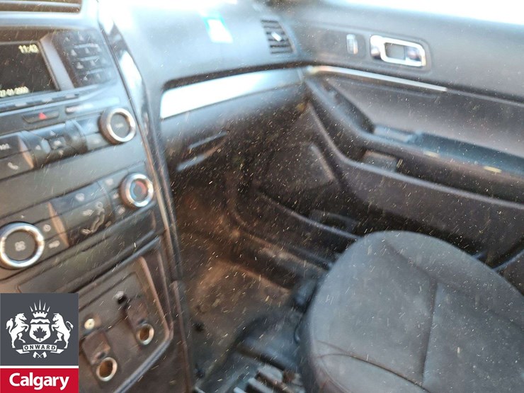 2019-ford-explorer-image-18