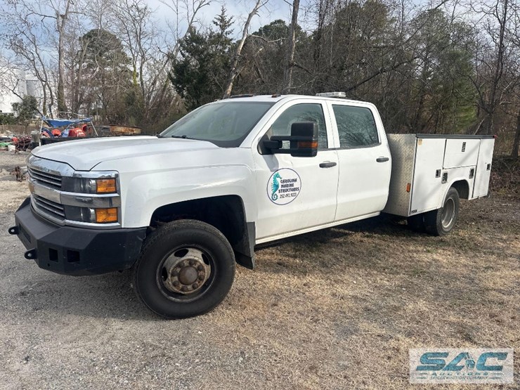 2016-chevrolet-4x4-crew-cab-service-body-truck-image-1